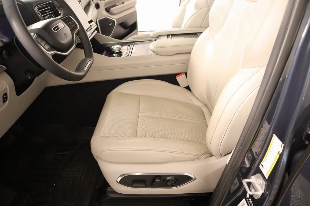 Used 2023 Jeep Wagoneer Series II w/ Flexible Seating Group image 12