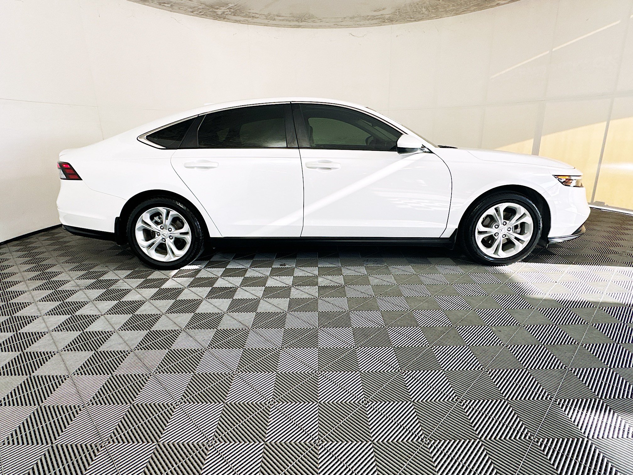 Used 2023 Honda Accord LX image 2