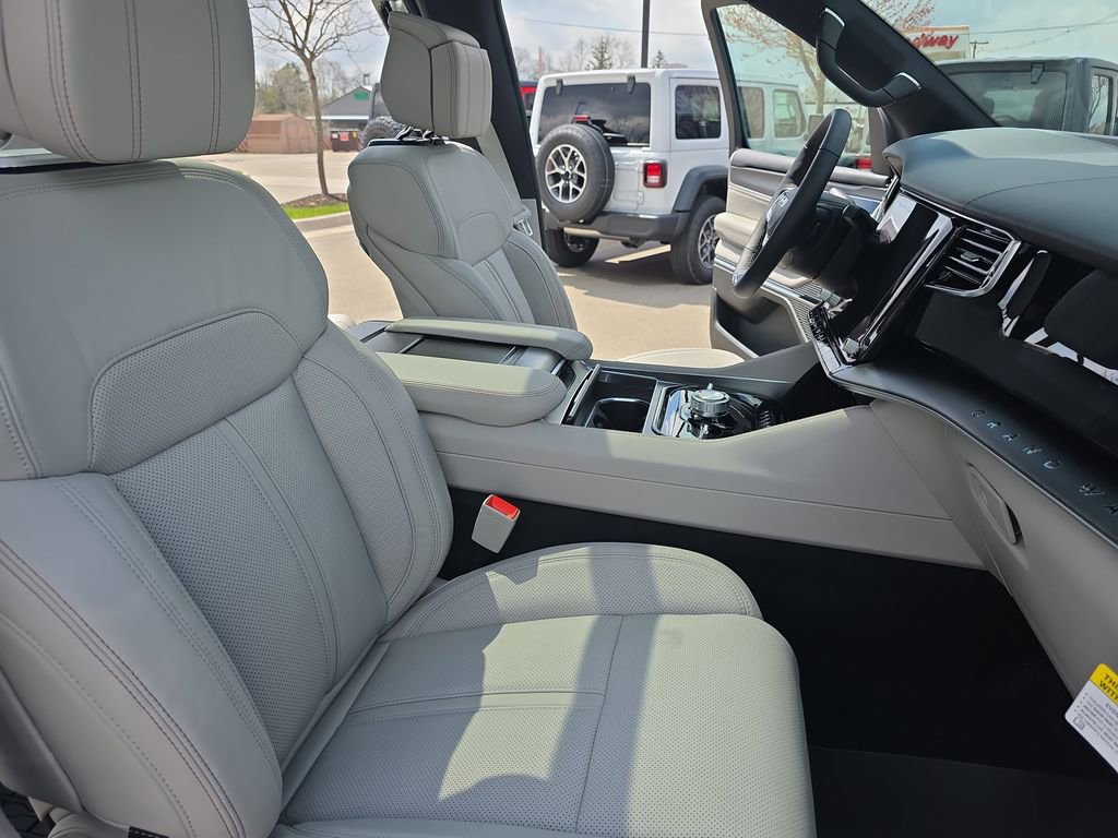 New 2026 Jeep Grand Wagoneer L Summit image 10