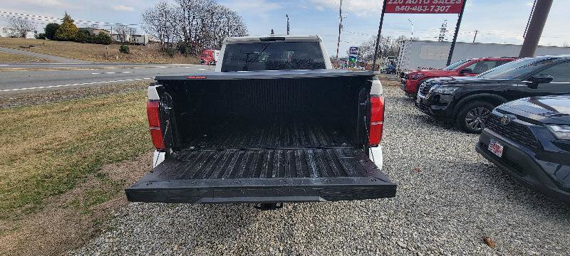 Used 2025 Toyota Tacoma TRD Off-Road image 5