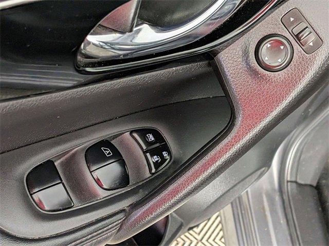 Used 2018 Nissan Rogue Sport SL w/ SL Premium Package image 16