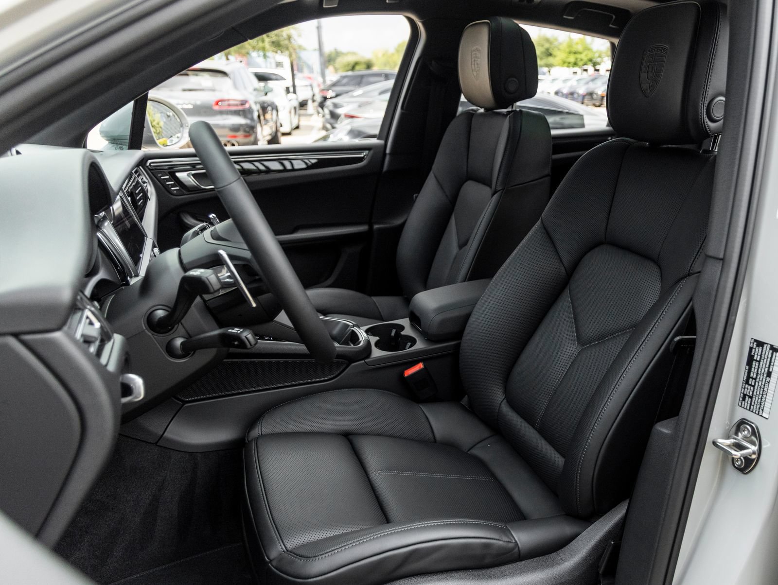 Certified 2026 Porsche Macan AWD/4WD image 5