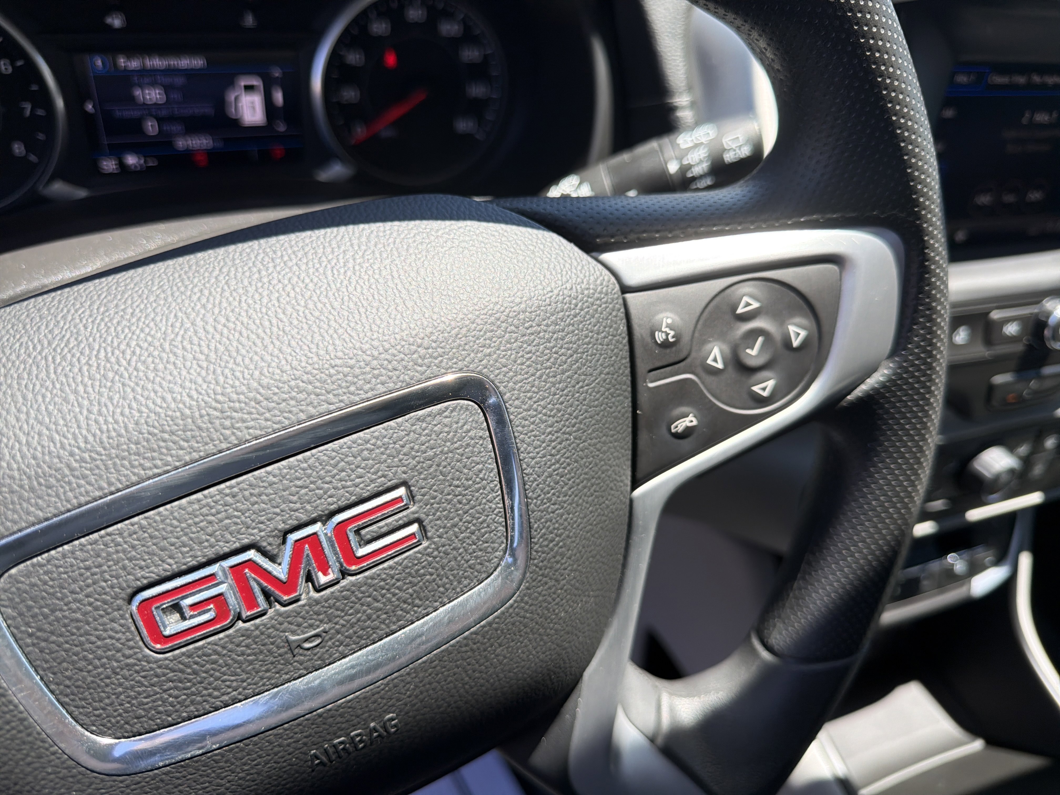 Used 2022 GMC Terrain SLE w/ Driver Convenience Package FWD image 32