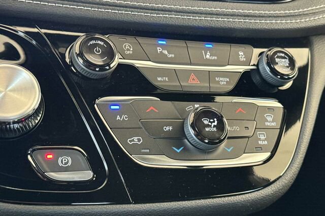 New 2026 Chrysler Pacifica Select image 18