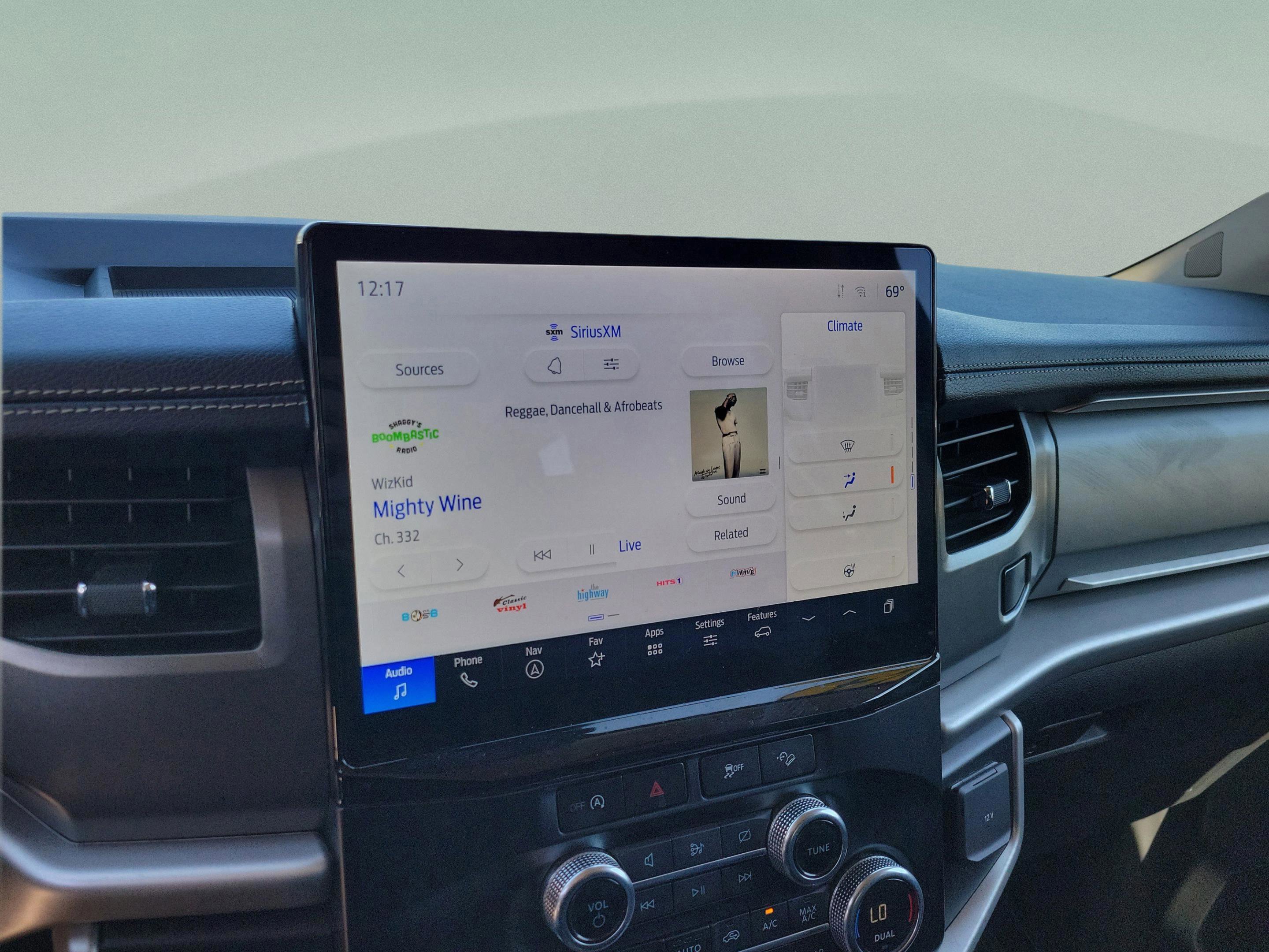 Used 2024 Ford Expedition XLT image 18