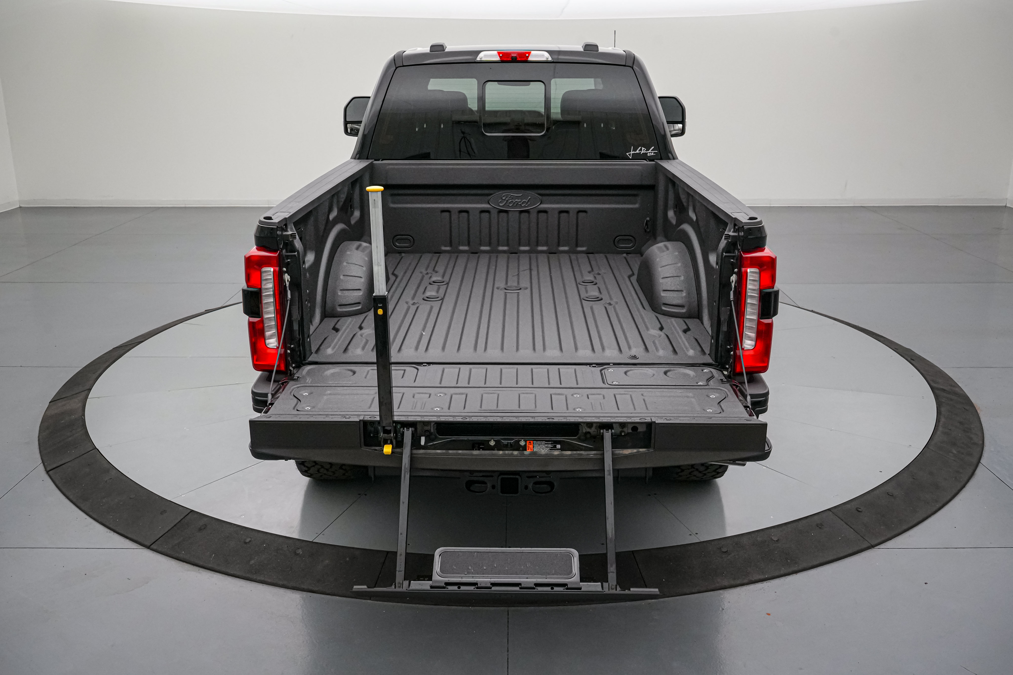New 2026 Ford F250 Lariat w/ Black Appearance Package AWD/4WD image 7