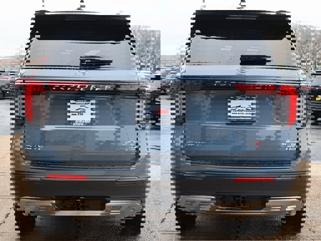 Used 2025 Ford Explorer Active w/ Active Comfort Package image 5