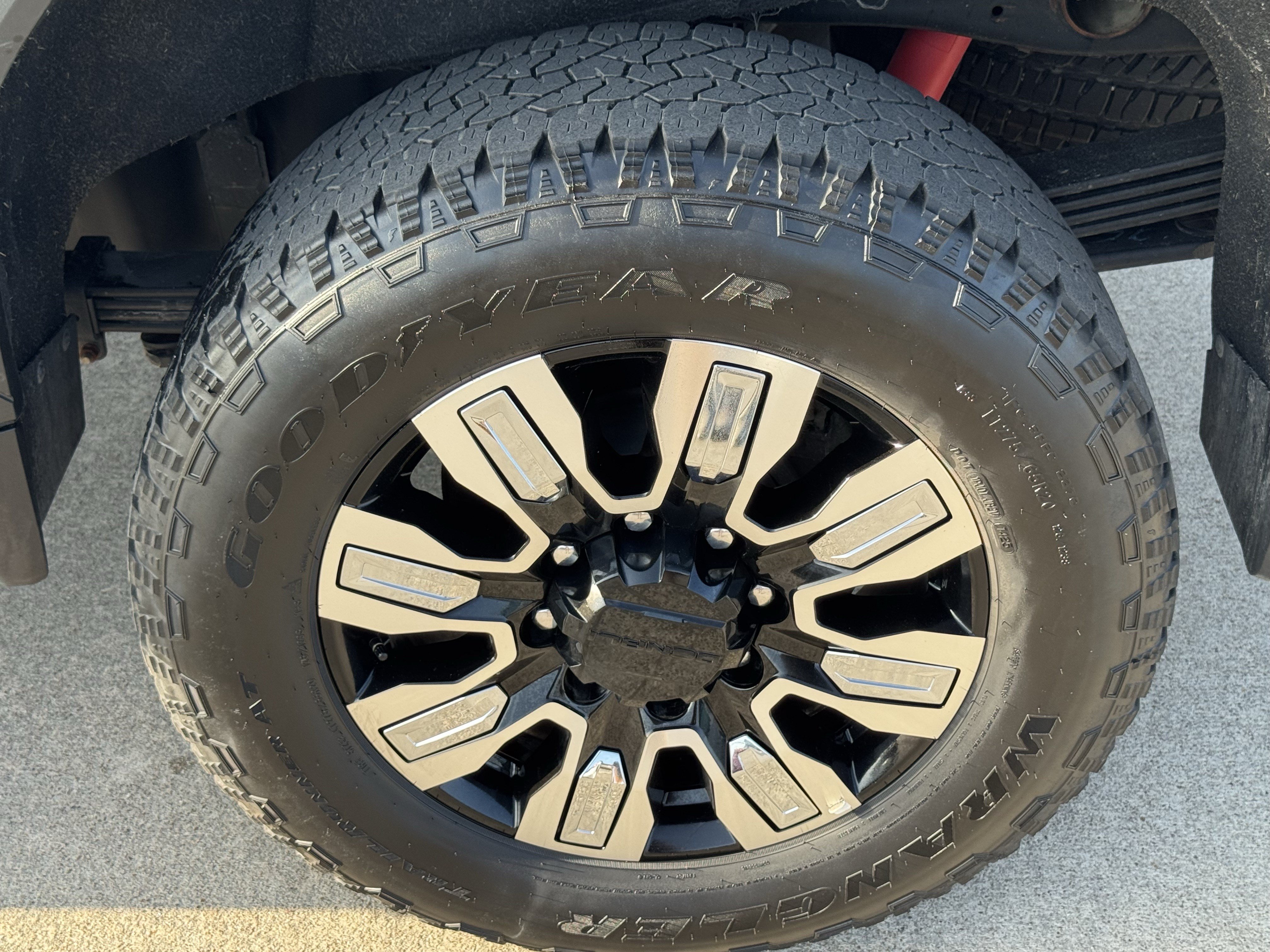 Used 2025 GMC Sierra 2500 Denali AWD/4WD image 9