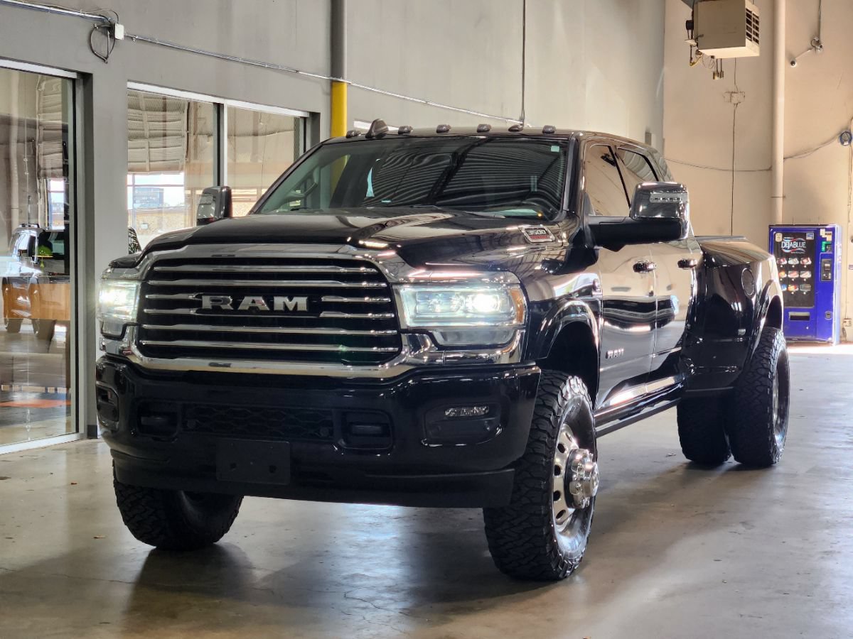 Used 2024 RAM 3500 Limited w/ Towing Technology Group AWD/4WD image 3