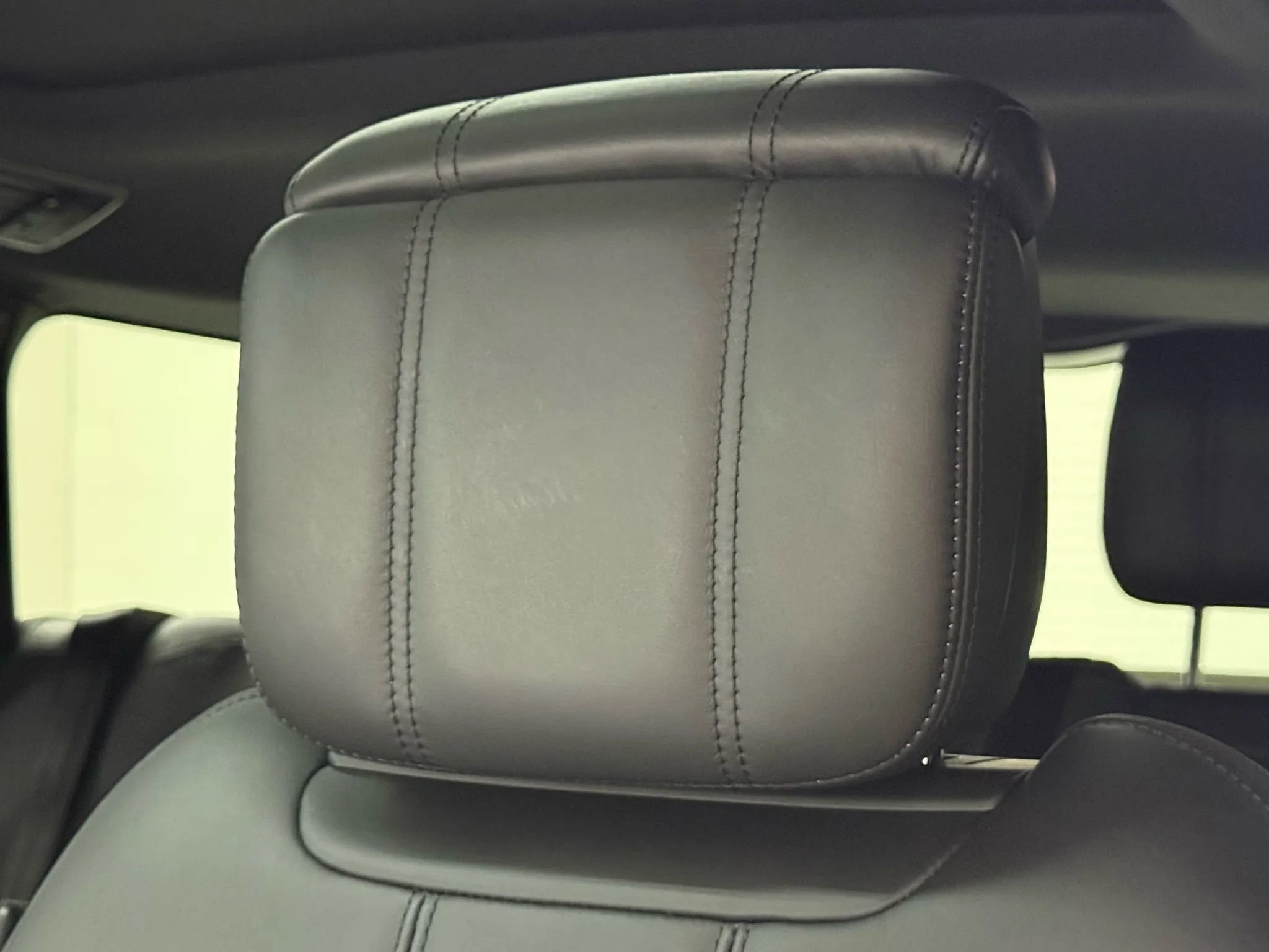 Used 2019 Land Rover Range Rover Long Wheelbase Supercharged AWD/4WD image 22