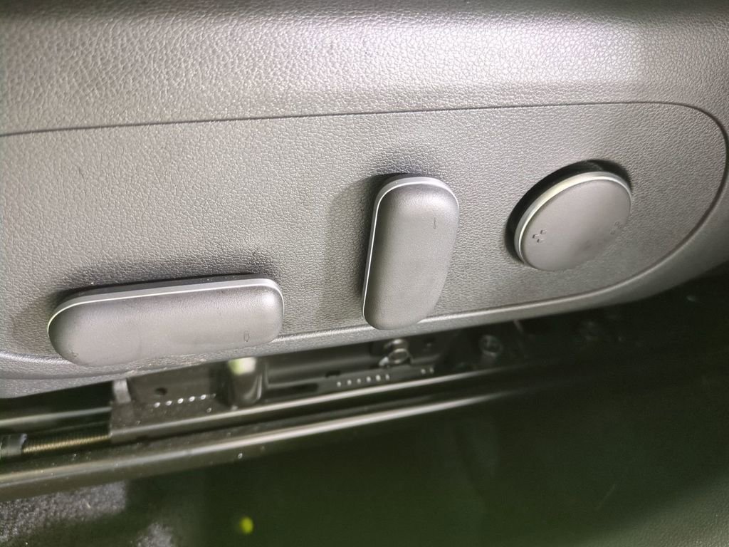 Certified 2025 Hyundai Kona SEL image 22