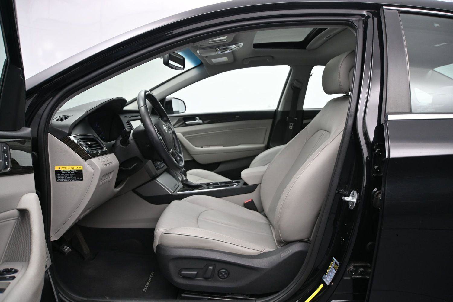 Used 2017 Hyundai Sonata Limited w/ Tech Package 03 FWD image 7