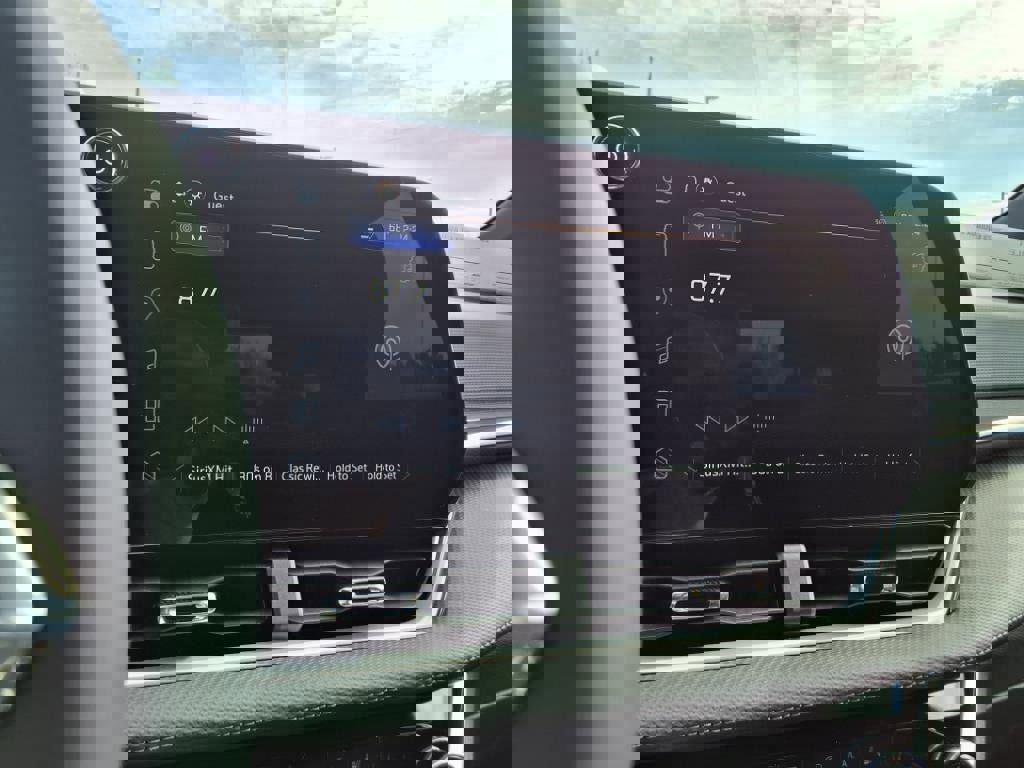 New 2025 Chevrolet Equinox LT w/ Safety and Technology Package image 9