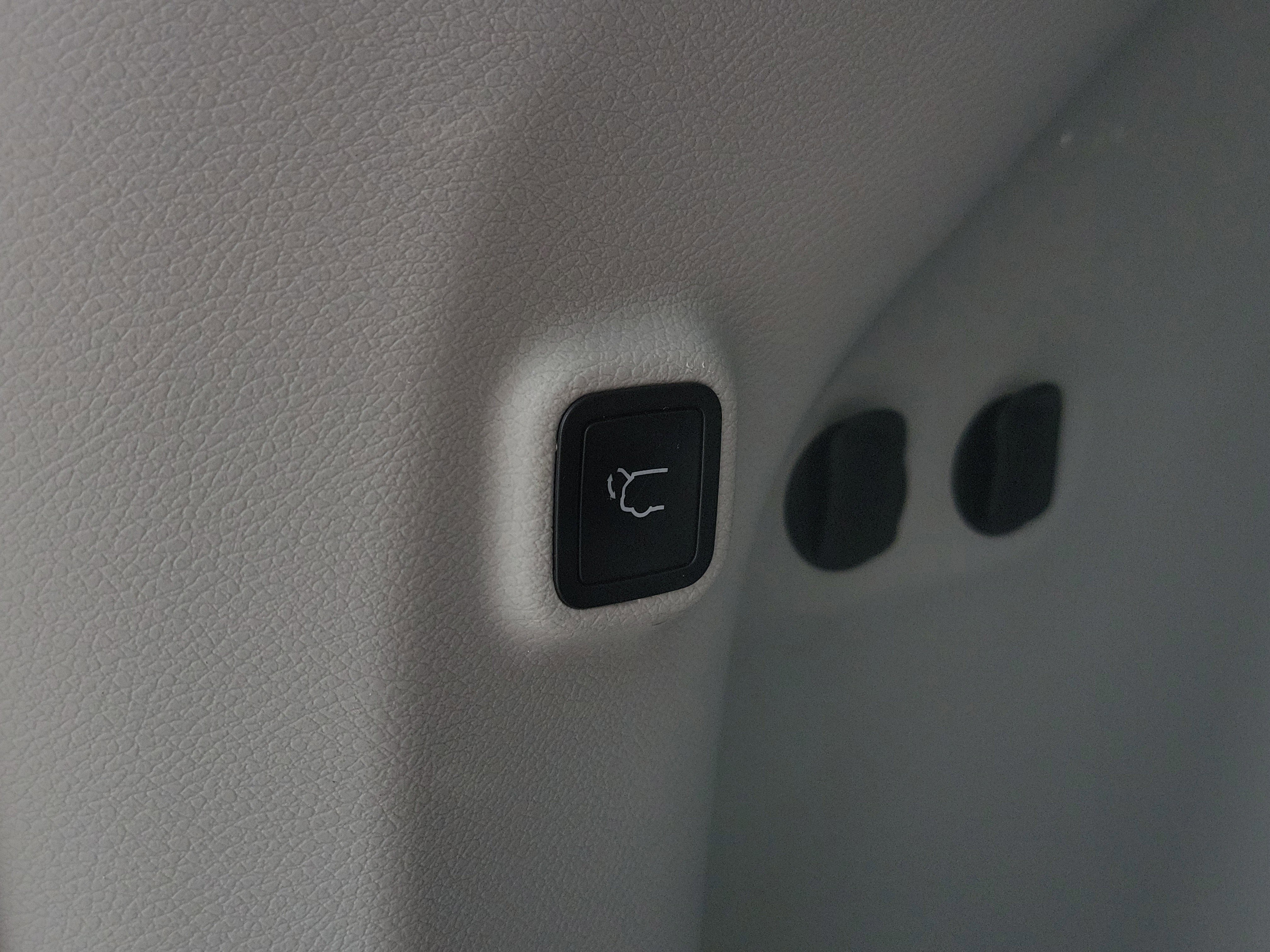 Used 2019 Jeep Cherokee Limited image 32