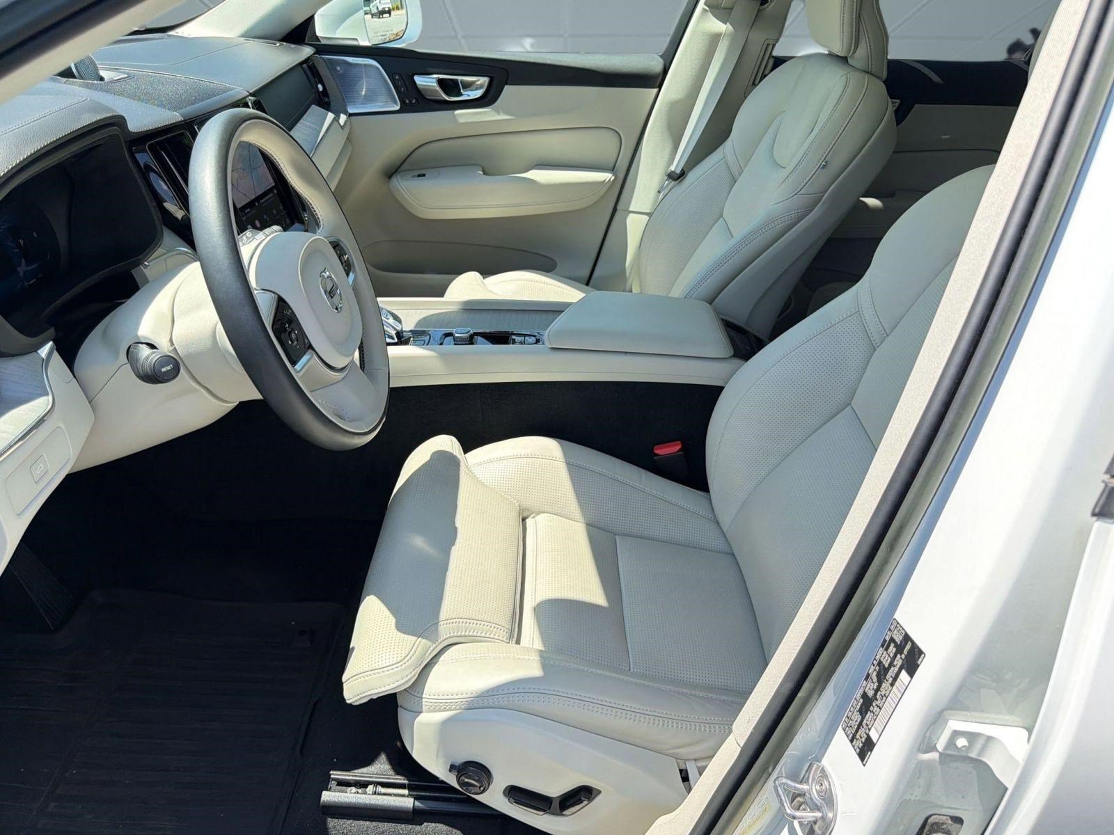 Used 2023 Volvo XC60 B5 Ultimate w/ Protection Package Premier image 5