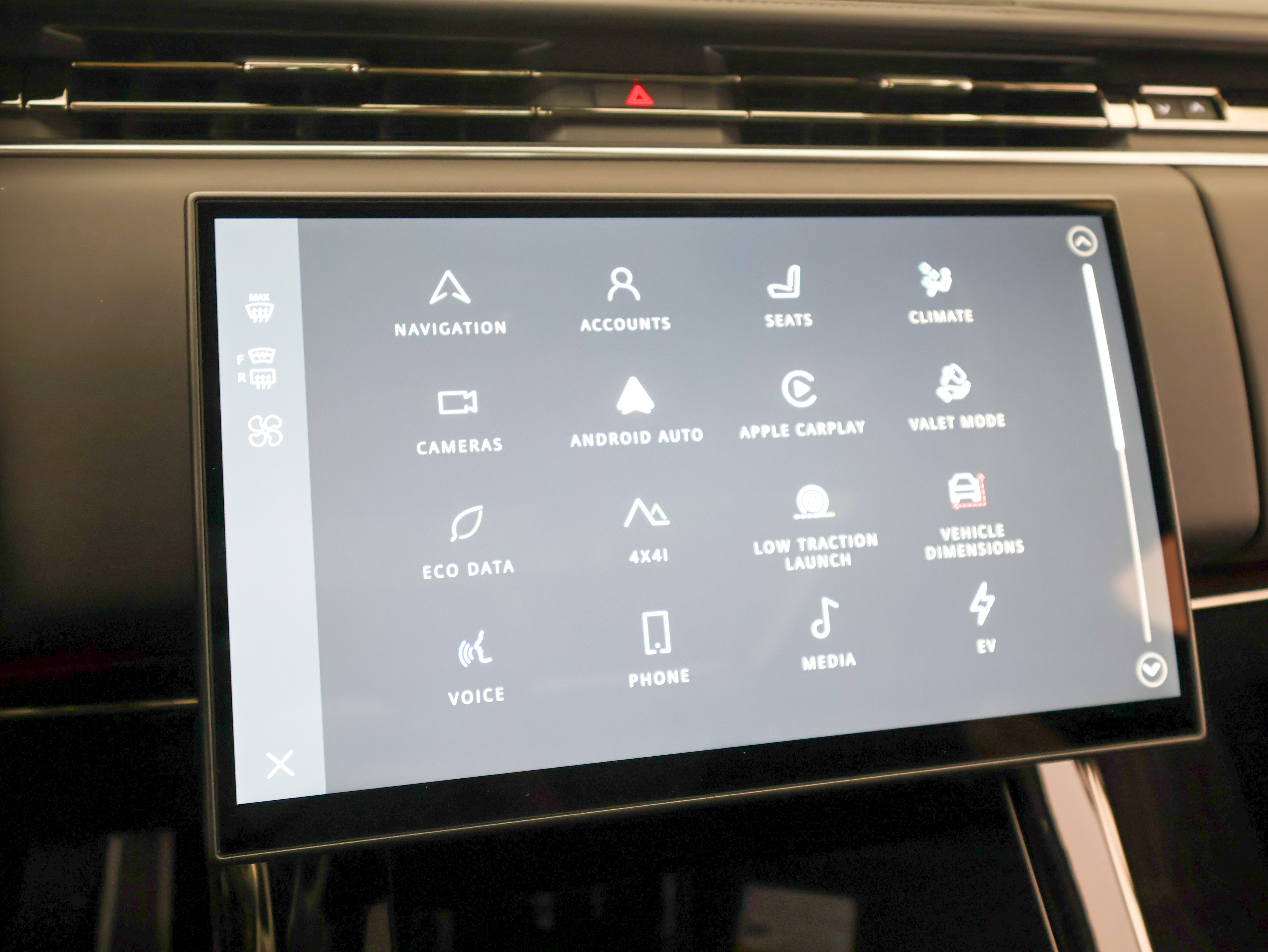 Used 2025 Land Rover Range Rover Sport Dynamic SE image 37