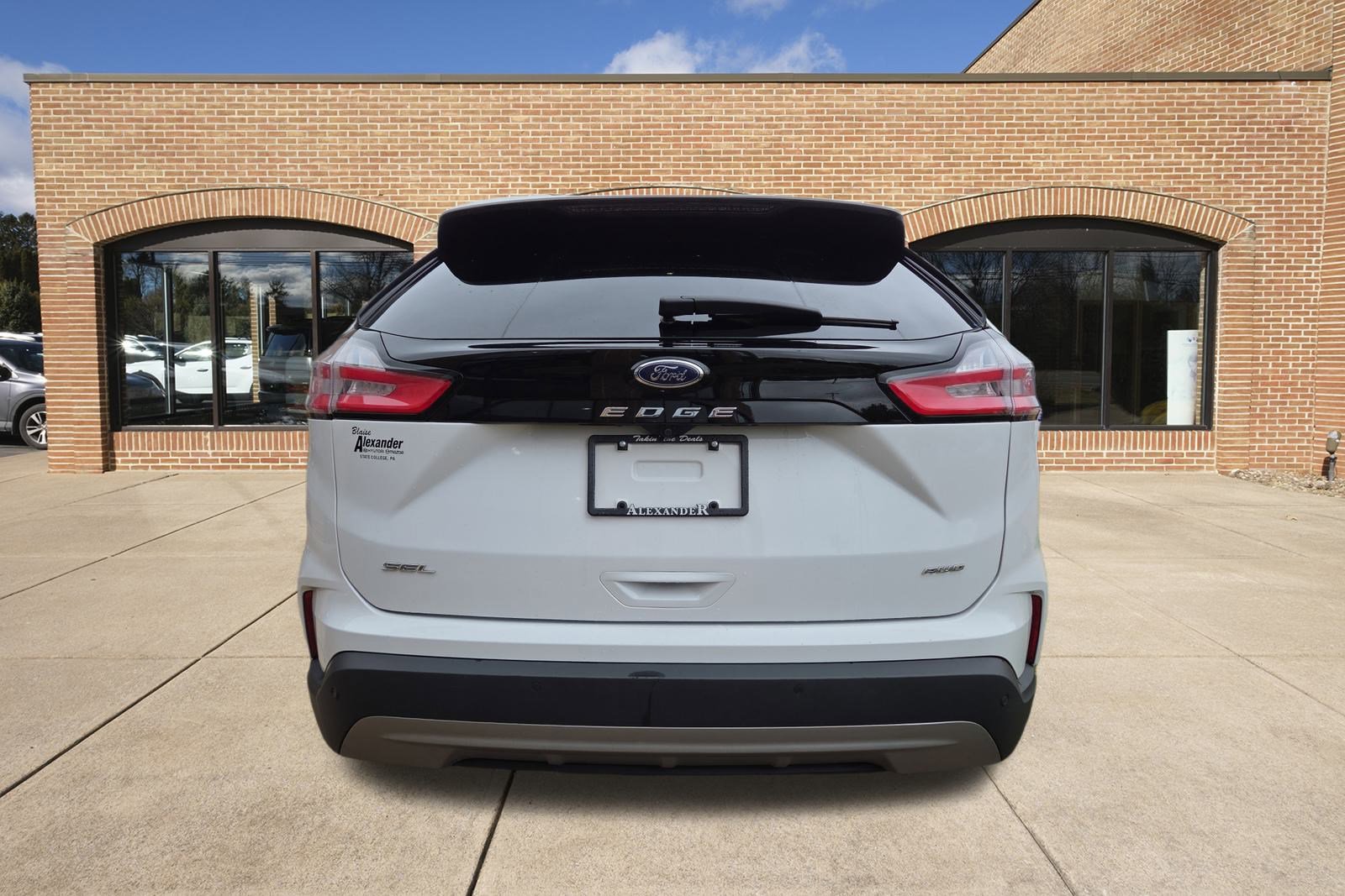 Used 2024 Ford Edge SEL image 4