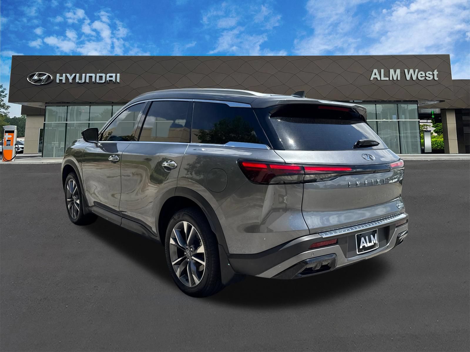 Used 2024 INFINITI QX60 Luxe w/ Cargo Package FWD image 7