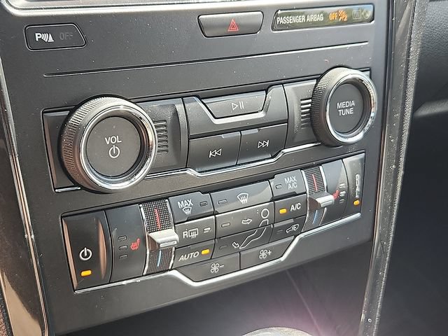 Used 2019 Ford Explorer XLT w/ Equipment Group 202A AWD/4WD image 15