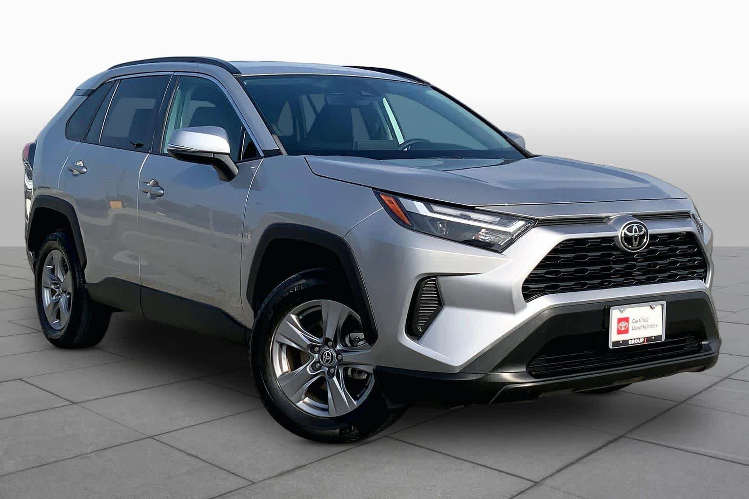 Used 2022 Toyota RAV4 XLE AWD/4WD image 3