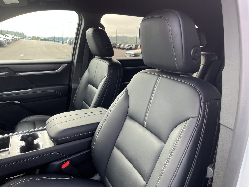 Used 2026 GMC Acadia Elevation w/ Elevation Premium Package FWD image 12