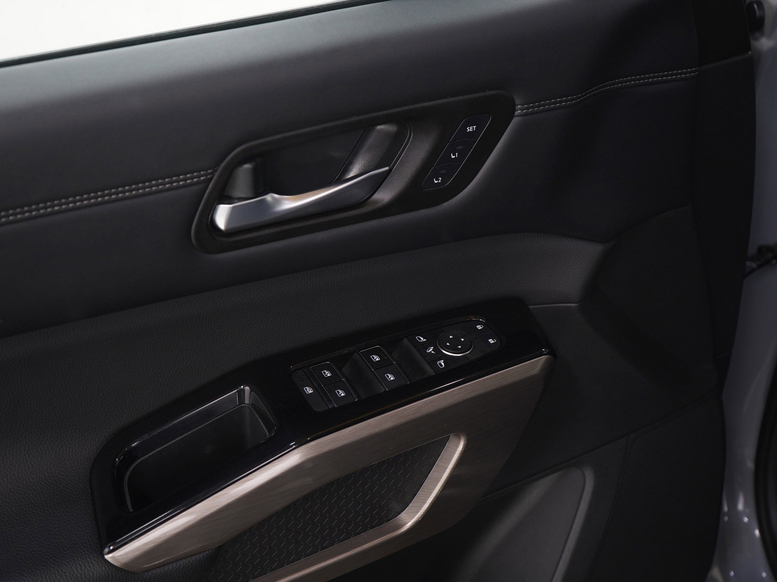 Used 2022 Nissan Pathfinder Platinum image 22