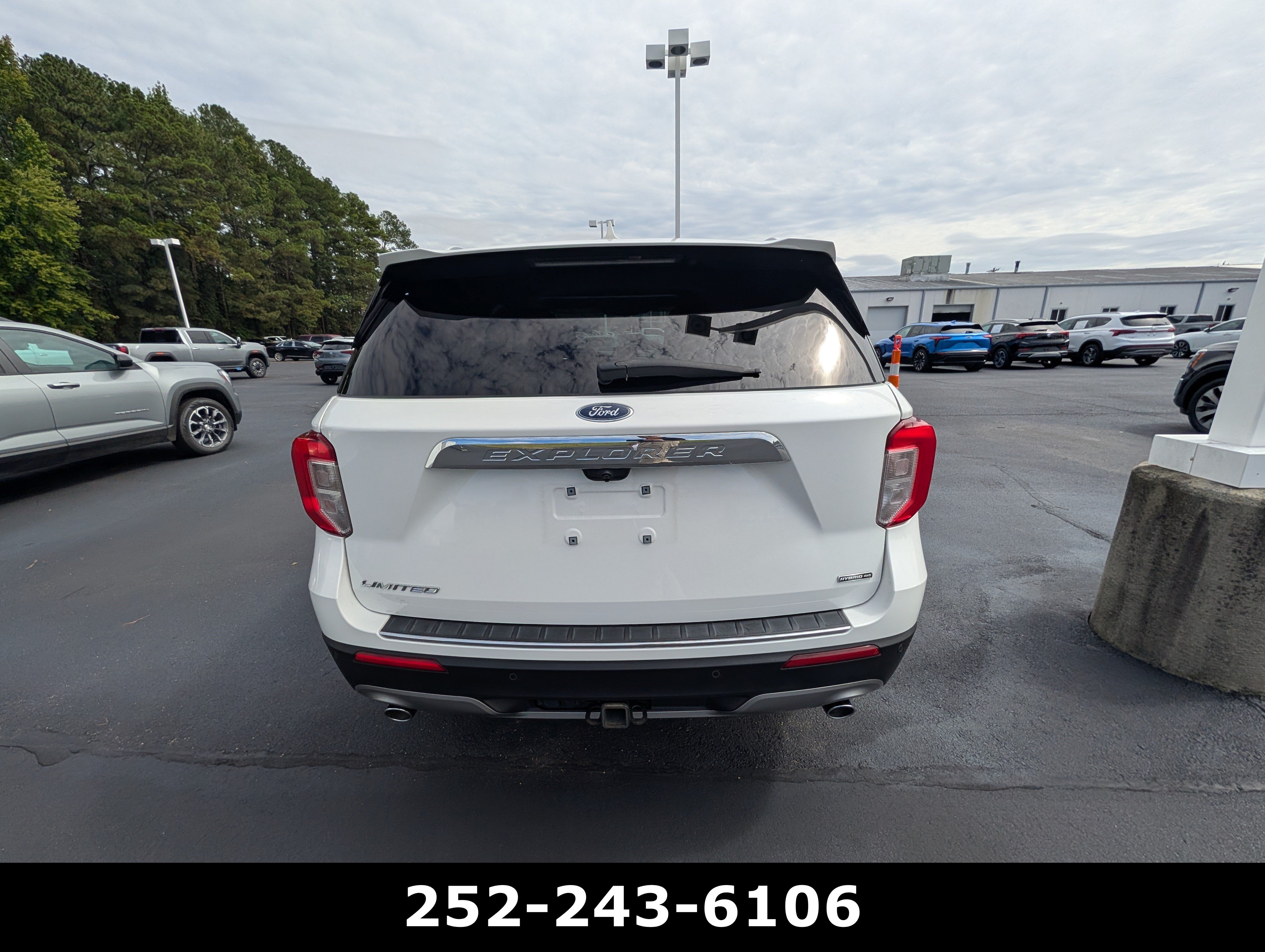 Used 2023 Ford Explorer Limited w/ Hybrid Equipment Group 310A AWD/4WD image 4