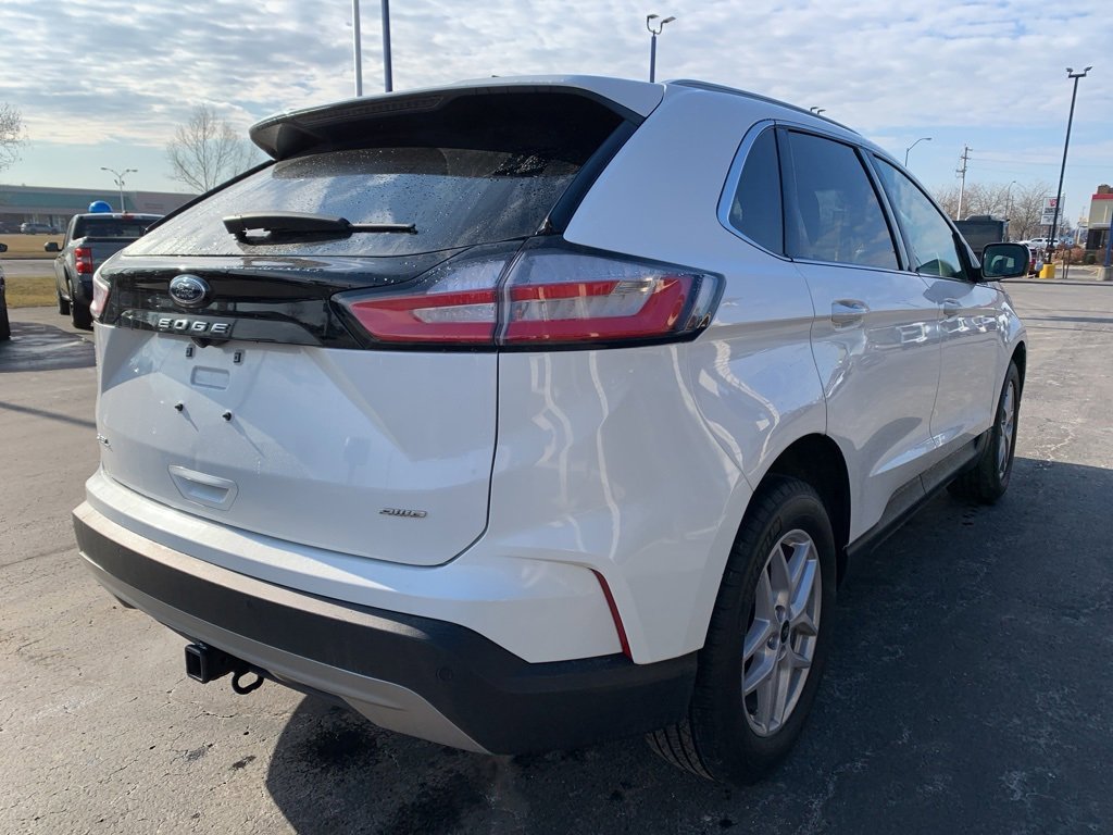 Used 2024 Ford Edge SEL w/ Convenience Package image 3