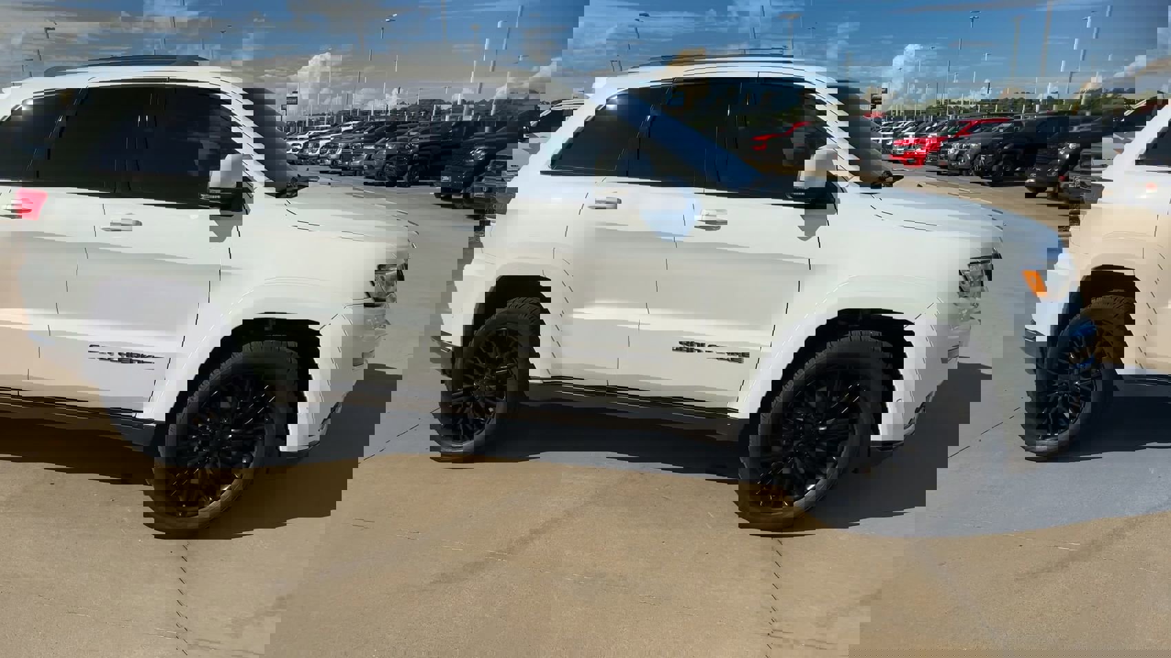 Used 2018 Jeep Grand Cherokee Summit image 2