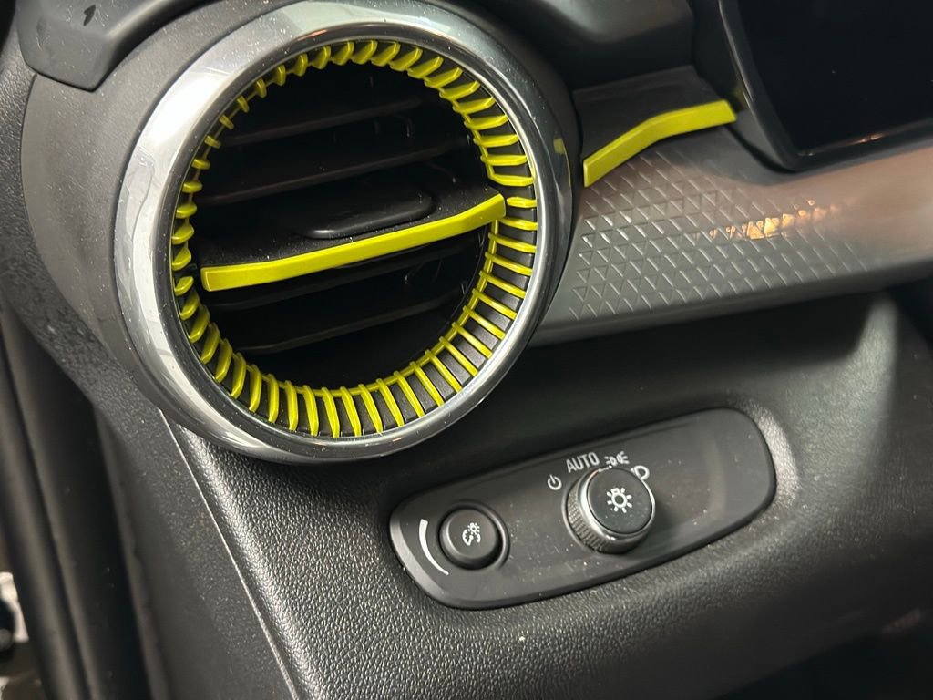 Used 2024 Chevrolet Trax LT w/ Driver Confidence Package image 16