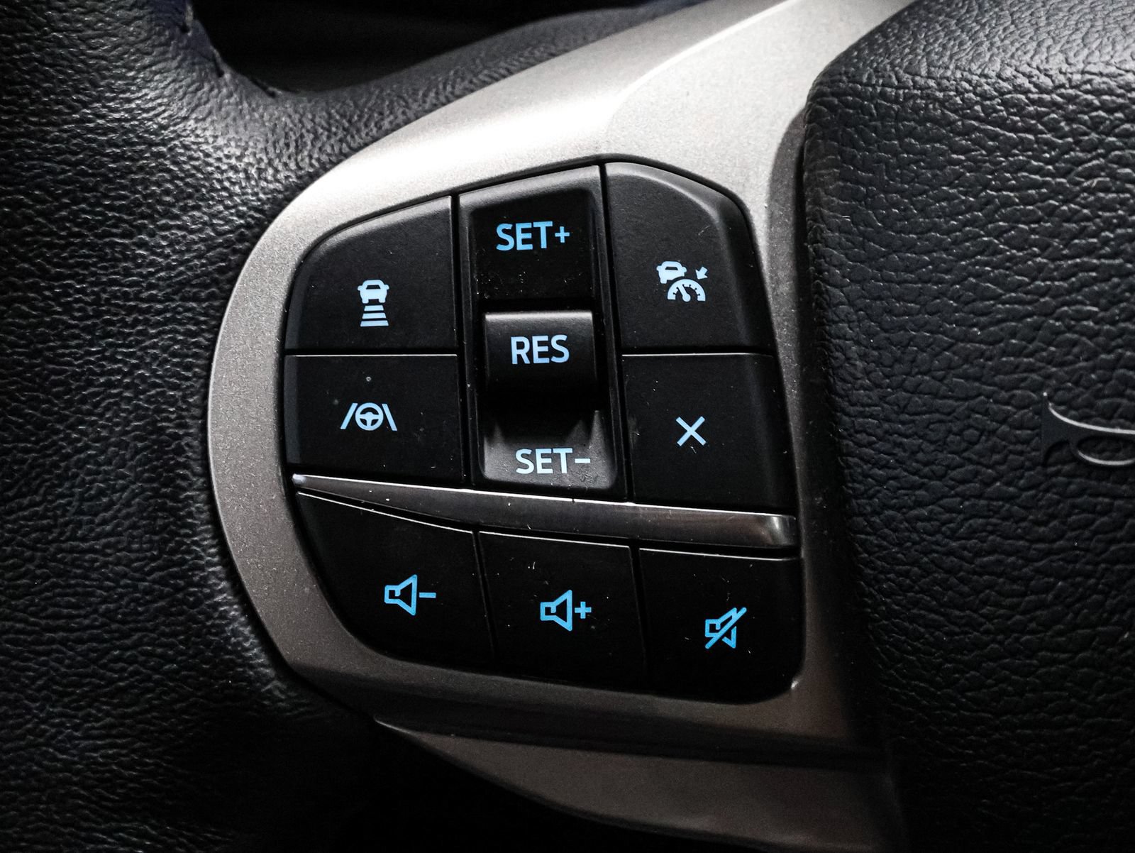 Used 2024 Ford Explorer XLT w/ Equipment Group 202A AWD/4WD image 34