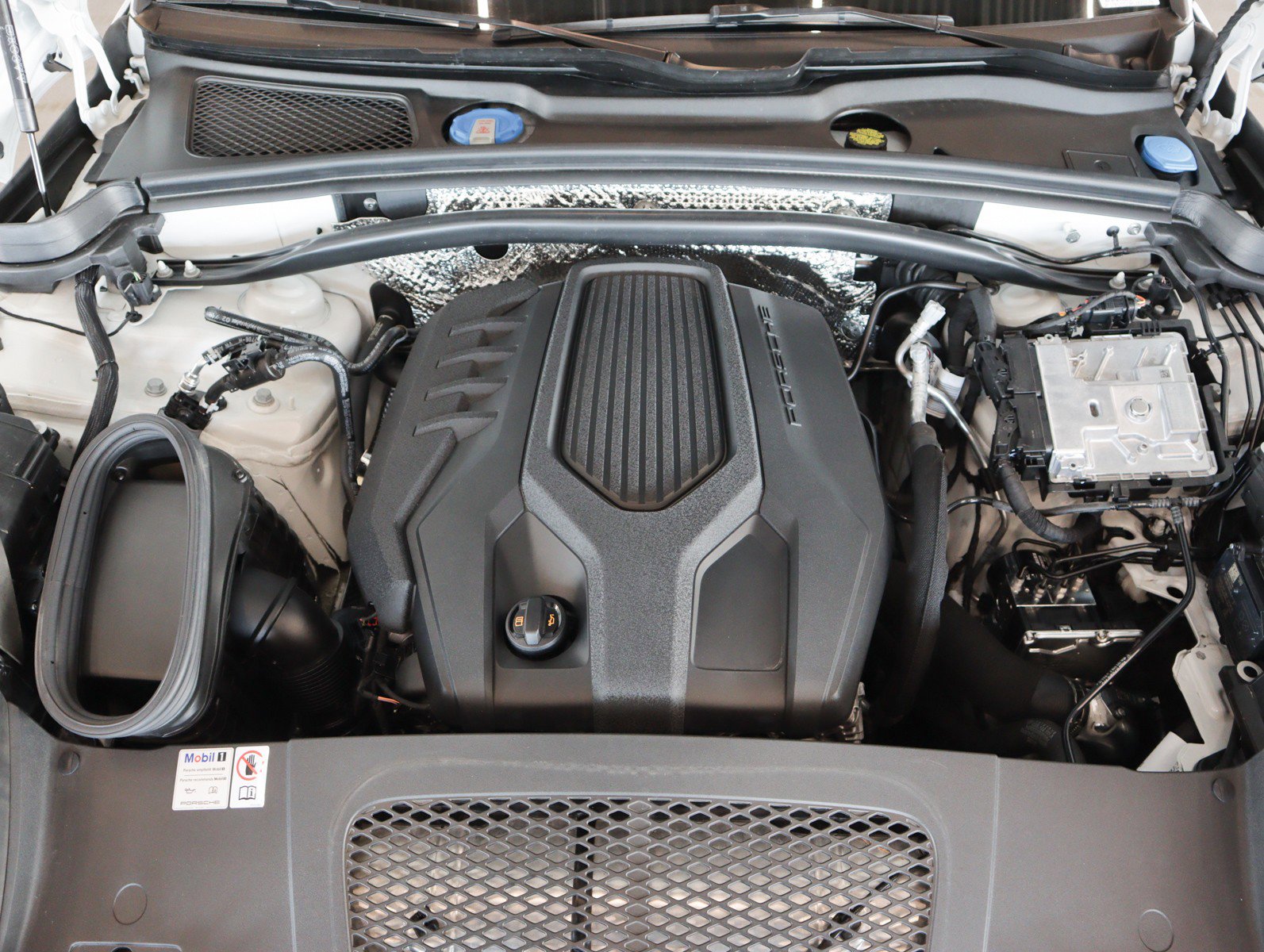 Certified 2024 Porsche Macan image 24