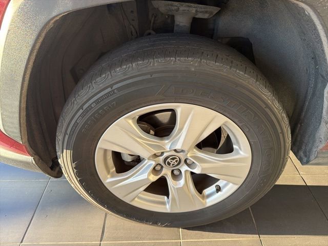 Used 2021 Toyota RAV4 LE image 7