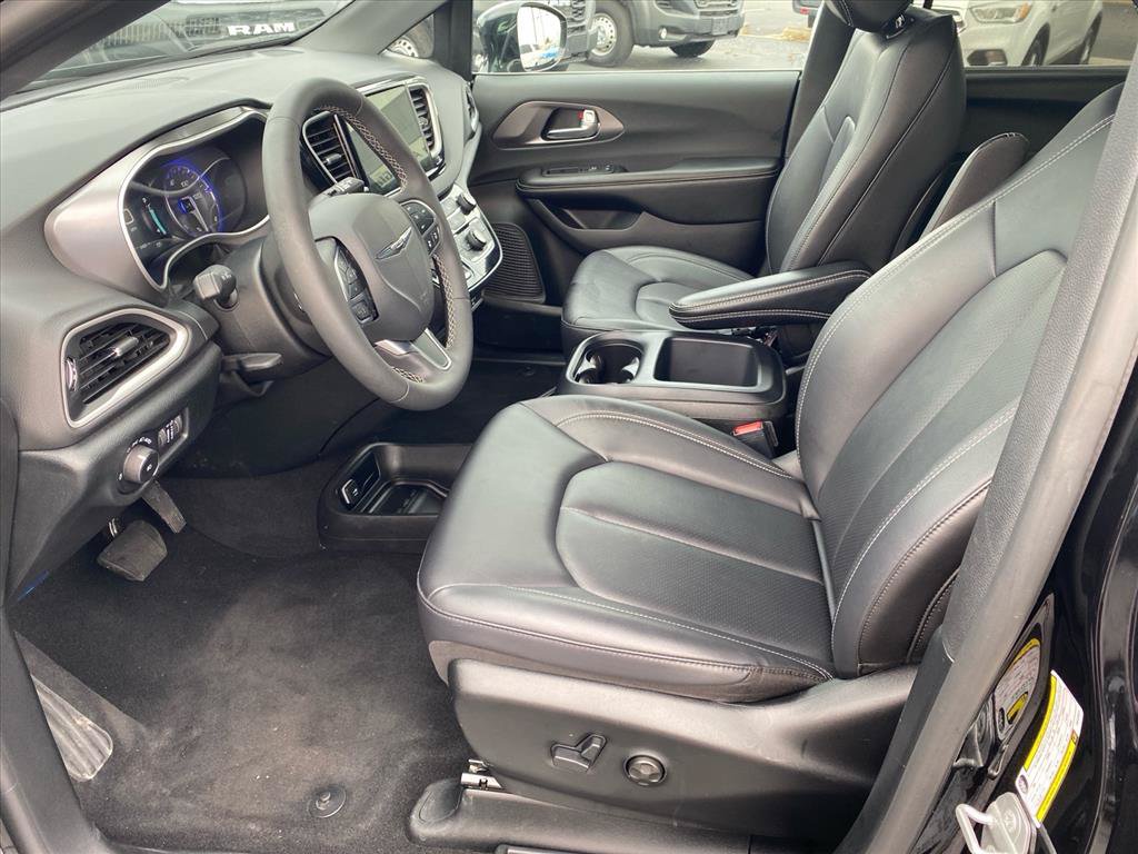 Used 2026 Chrysler Pacifica Select FWD image 9