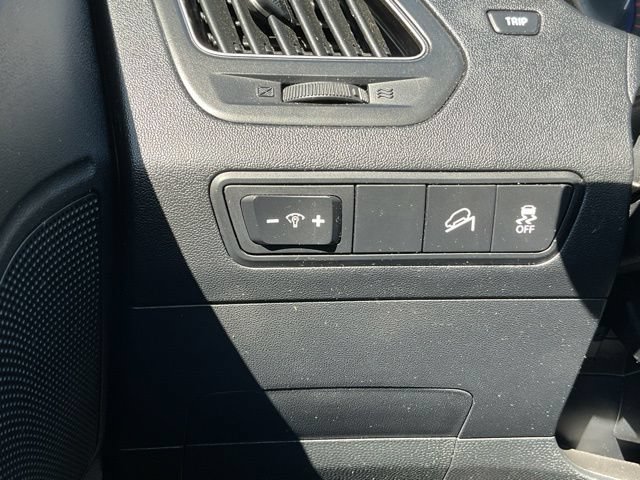 Used 2011 Hyundai Tucson Limited w/ Premium Pkg 3 FWD image 35