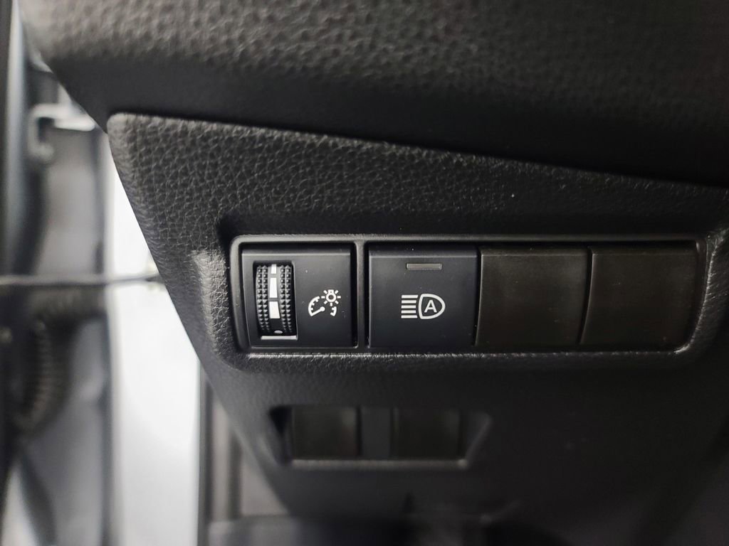 Used 2025 Toyota Corolla Cross LE image 26