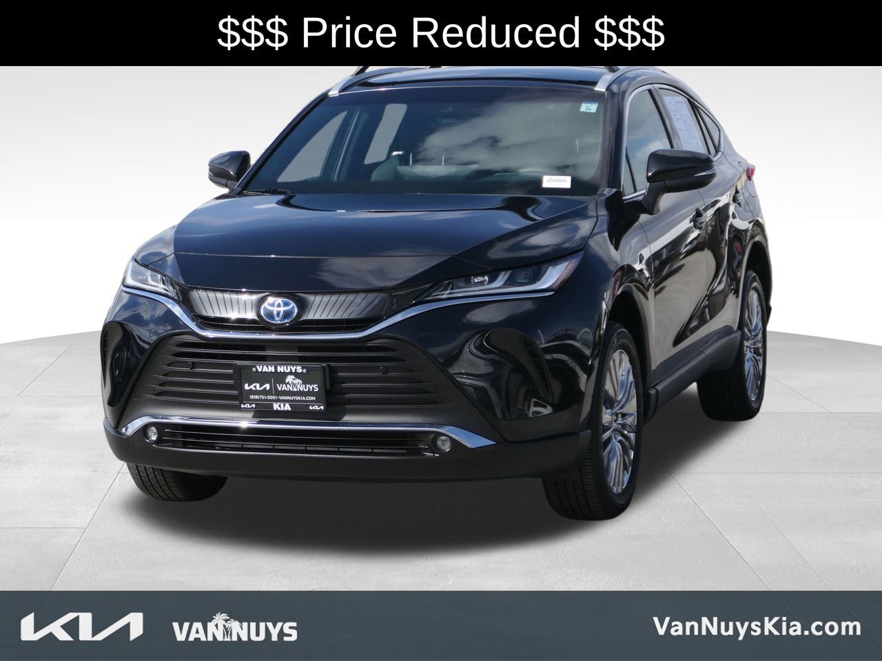 Used 2024 Toyota Venza XLE image 7