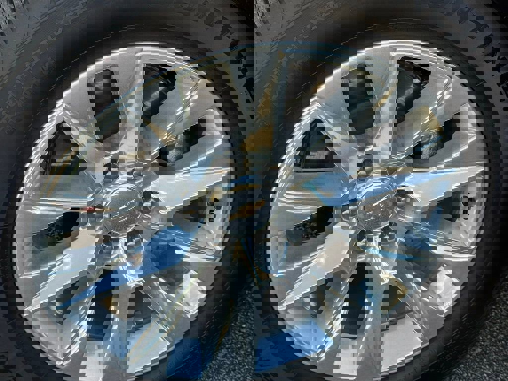 Used 2025 Chevrolet Suburban Premier image 12