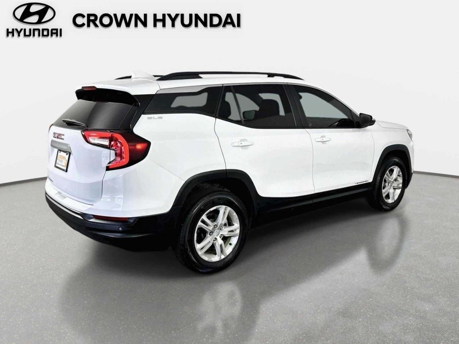 Used 2023 GMC Terrain SLE w/ Driver Convenience Package FWD image 6