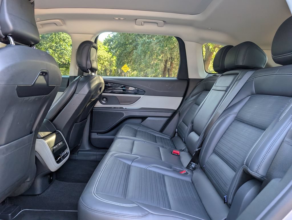 Used 2025 Lincoln Nautilus Reserve AWD/4WD image 17