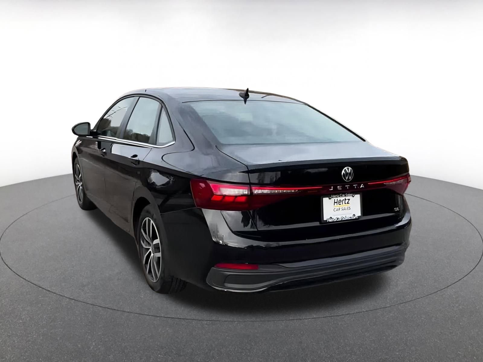 Used 2025 Volkswagen Jetta SE image 12