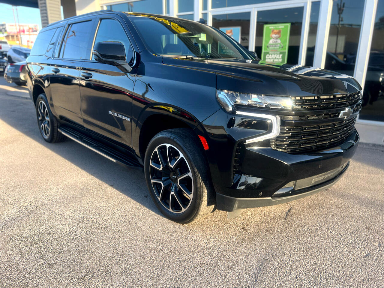 Used 2023 Chevrolet Suburban RST w/ Luxury Package image 2