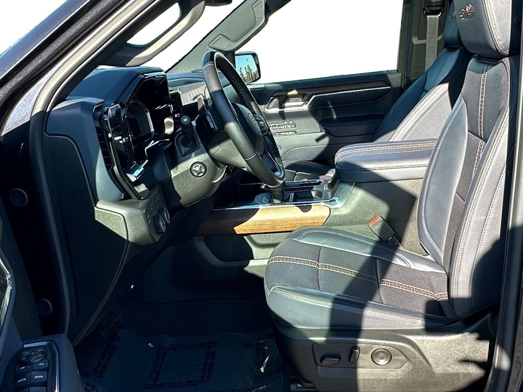 Used 2024 Chevrolet Silverado 1500 High Country AWD/4WD image 9
