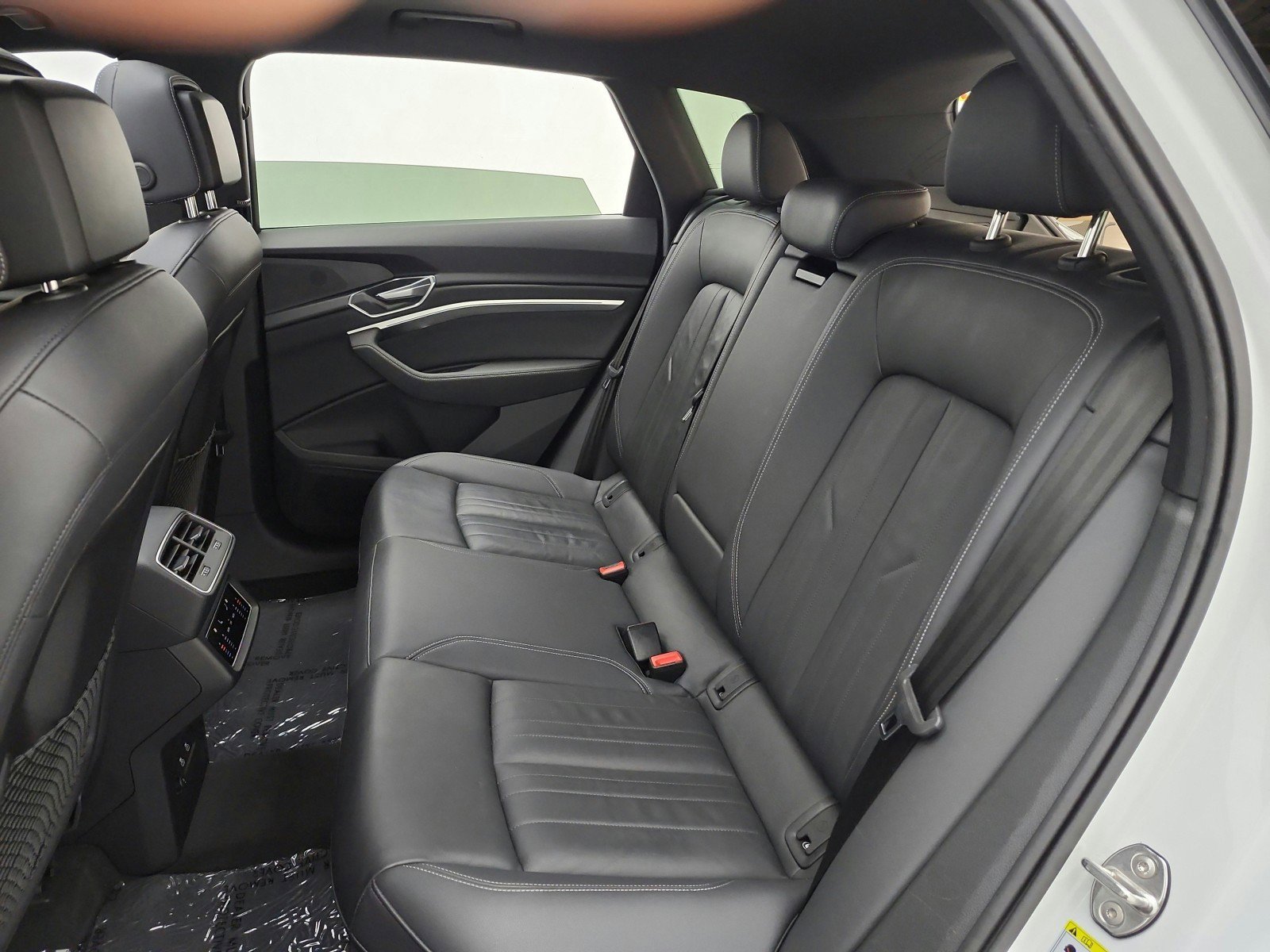 Used 2023 Audi e-tron Premium w/ Convenience Plus Package image 15