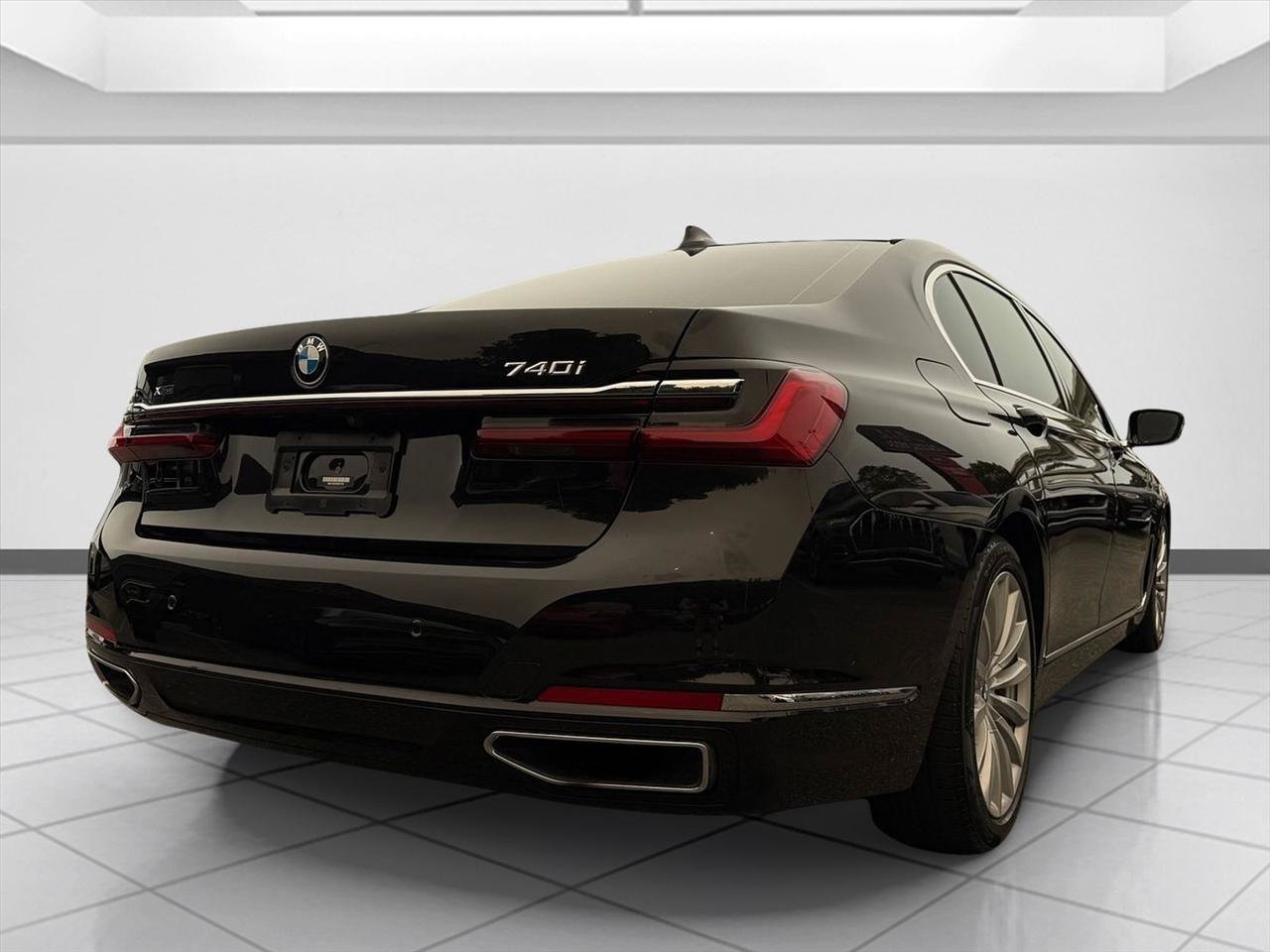 Used 2022 BMW 740i xDrive w/ Premium Package AWD/4WD image 5