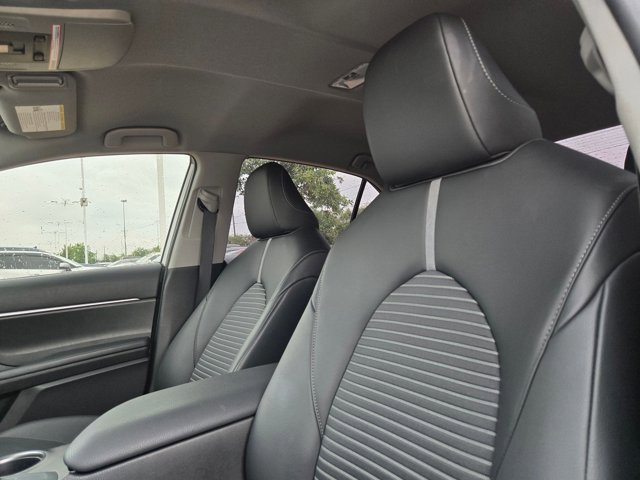 Used 2022 Toyota Camry SE FWD image 18