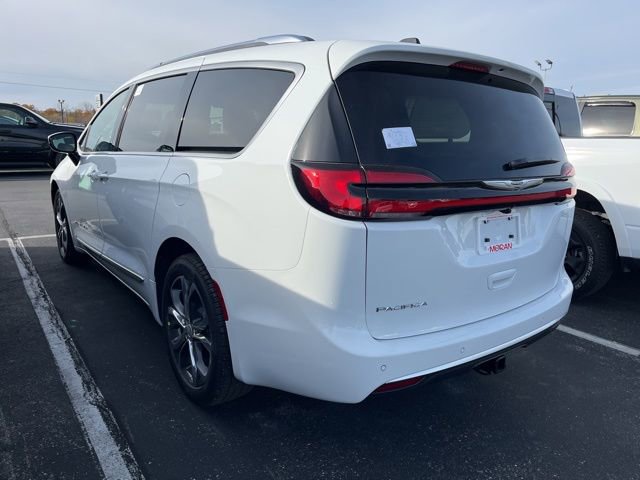 New 2026 Chrysler Pacifica Pinnacle w/ Trailer Tow Group FWD image 6
