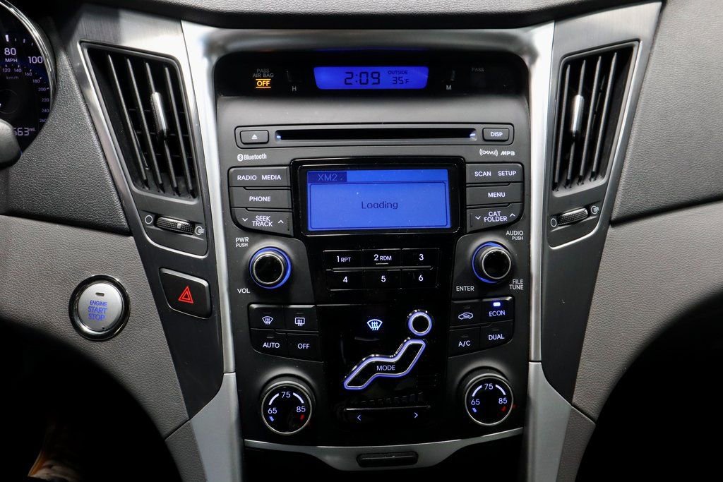 Used 2013 Hyundai Sonata Hybrid image 2