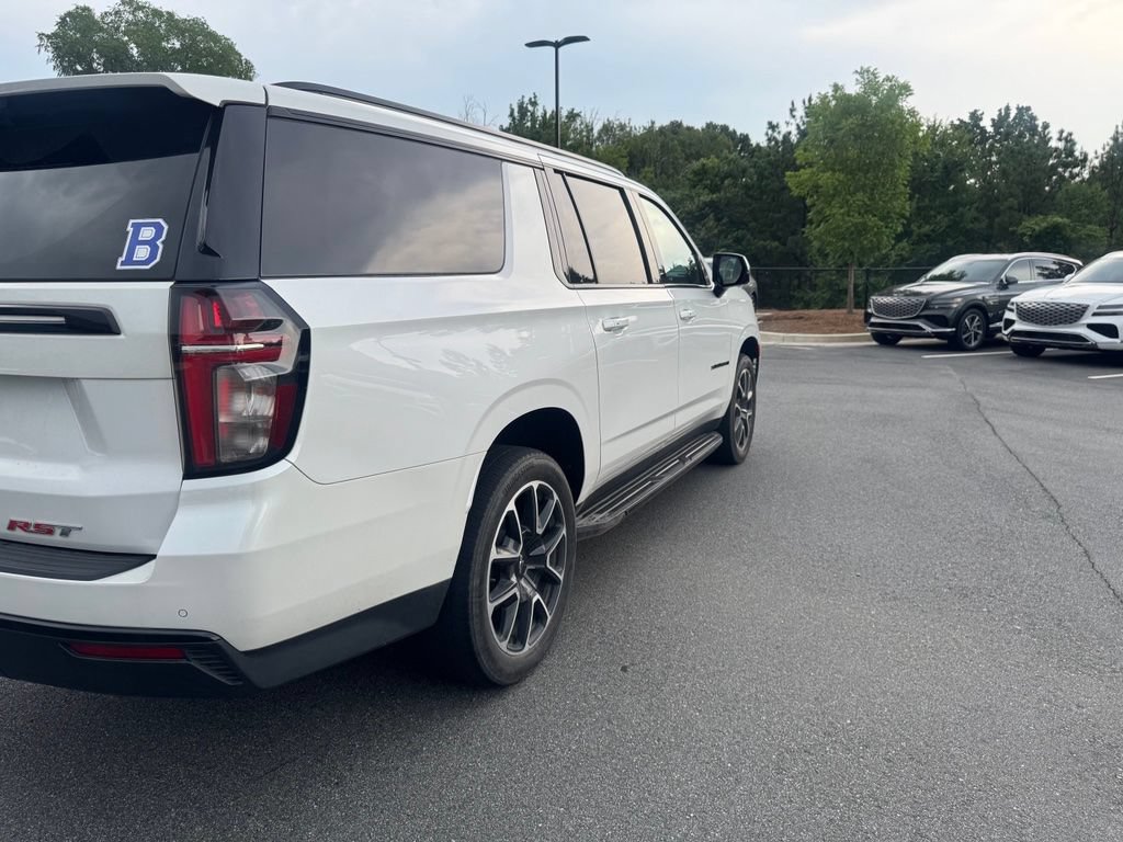 Used 2023 Chevrolet Suburban RST w/ Luxury Package AWD/4WD image 5