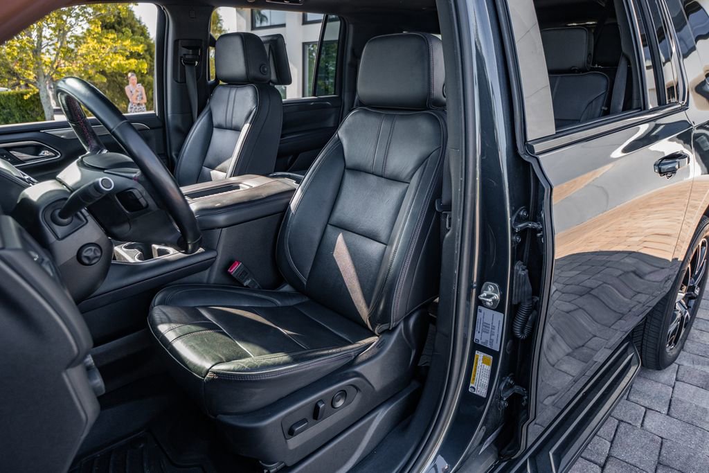 Used 2021 Chevrolet Suburban RST w/ Luxury Package RWD image 19